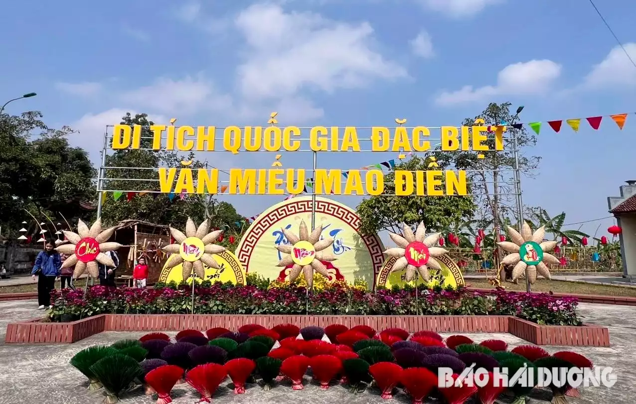 Trên 1 vạn du khách đi lễ đầu xuân ở Cẩm Giàng