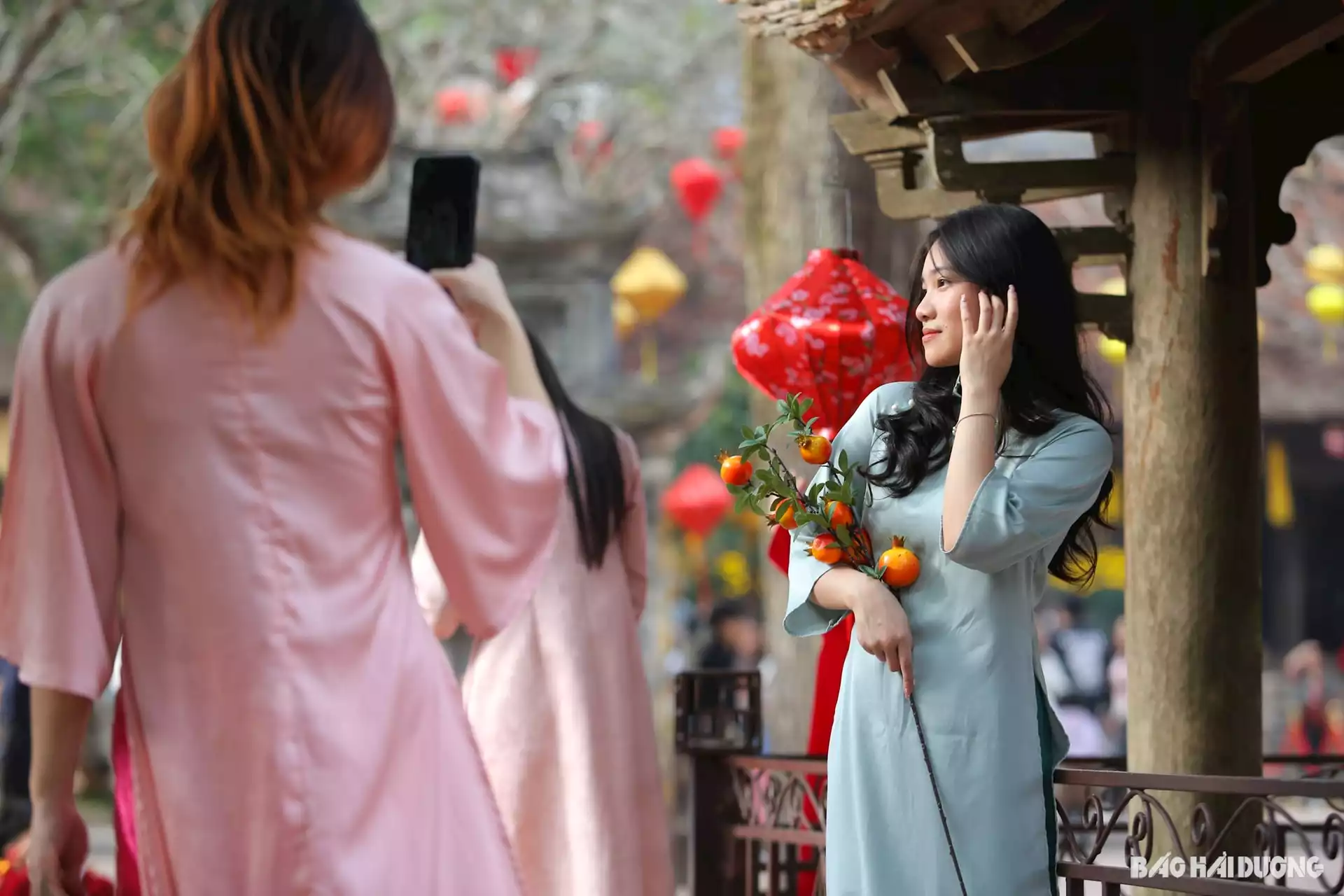 Du khách tấp nập hành hương về Côn Sơn - Kiếp Bạc