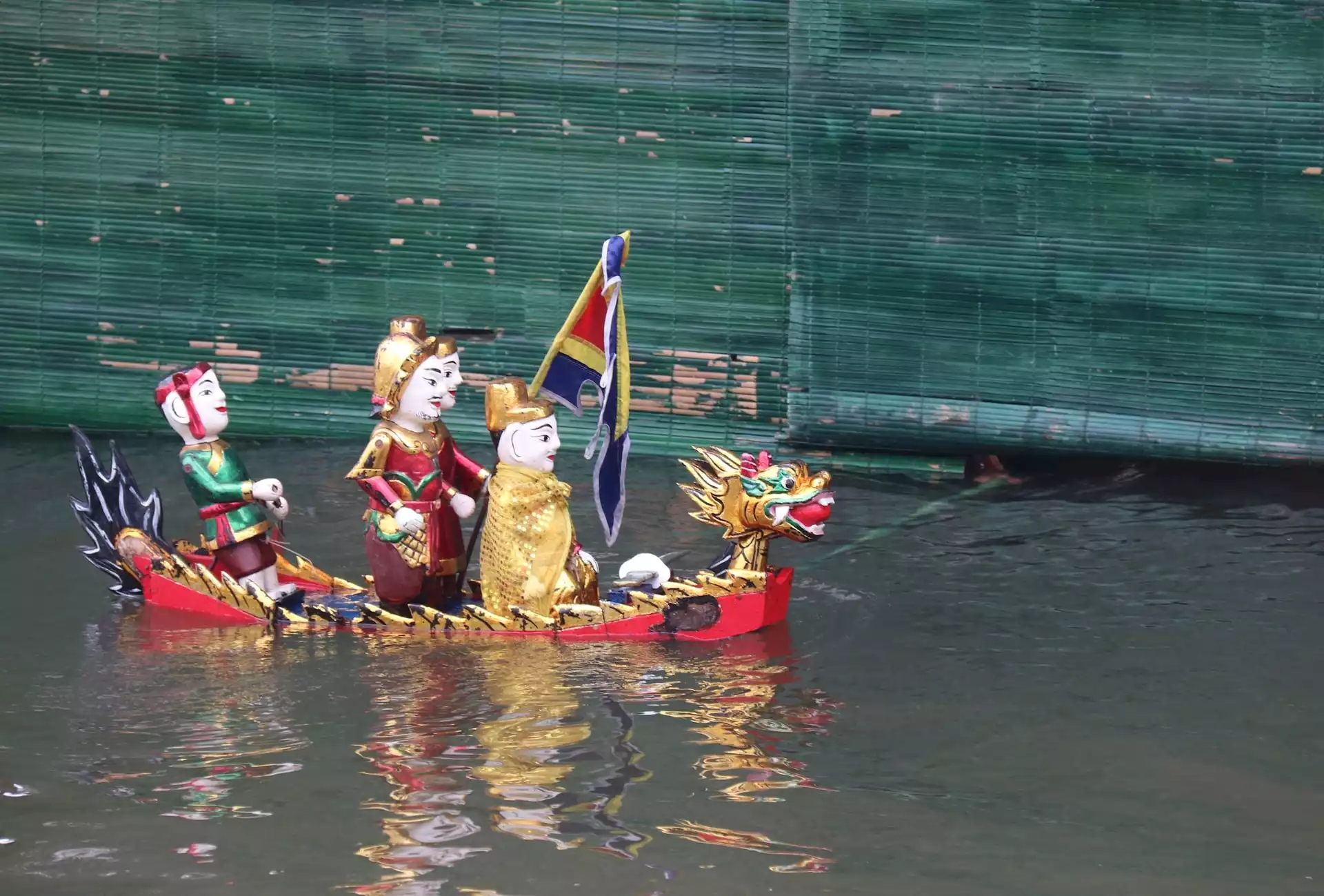 Khách quốc tế ‘xông đất’ phường rối nước Thanh Hải (Thanh Hà)